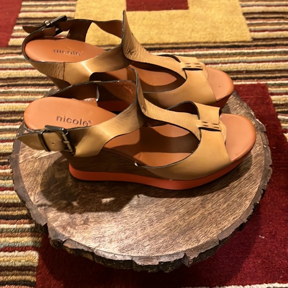 Brand new leather, Nicole wedge sandal with orange detail on the heel size 9. - Picture 2 of 3